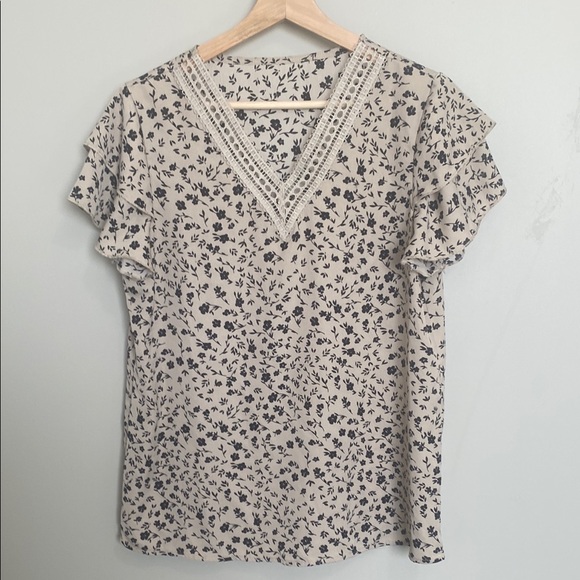 Tan and Black Flutter Sleeve Ruffled Blouse - Picture 7 of 7